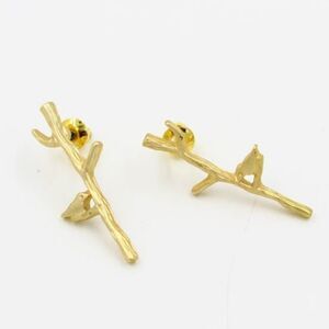 10/$25🦋 Trendy Jewels Gold Bird on a Tree Branch Earrings